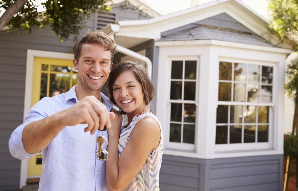 couple, happy about new house
